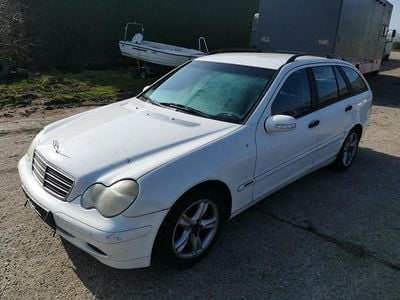 Usado Mercedes C200 Classic 163 HP (119 kW) 2002 Branco Carrinha