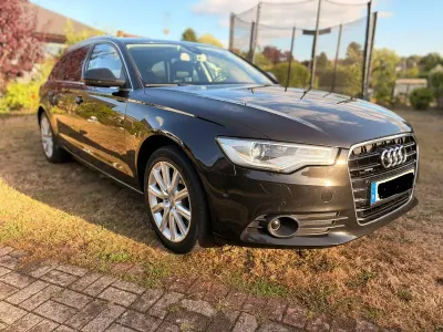 Gebraucht Audi A6 Ambiente 204 PS (150 kW) 2014 Schwarz Kombi