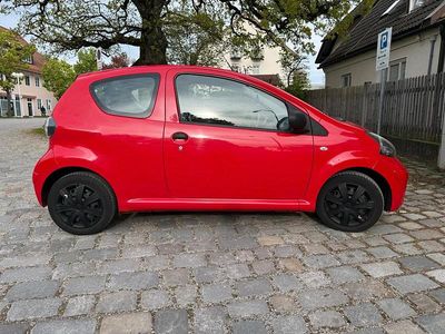 Usata Toyota Aygo 68 CV (50 kW) 2012 Rosso Utilitaria