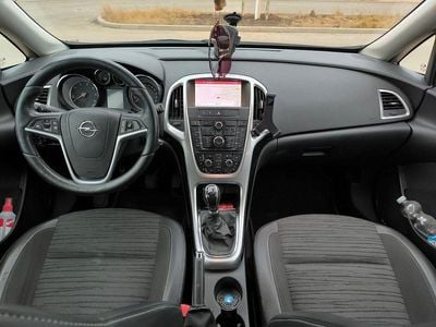 Second-hand Opel Astra Eco 136 CP (100 kW) 2014 Albastru Break