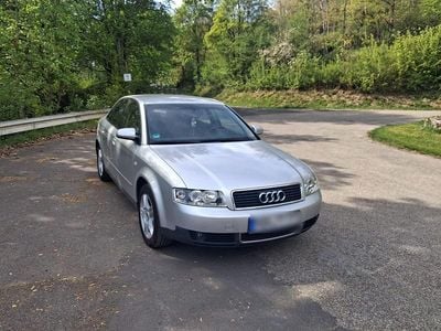 Second-hand Audi A4 2001 Argintiu Berlinǎ