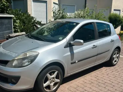 Gebraucht Renault Clio 88 PS (64 kW) 2006 Silber Kleinwagen
