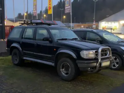 Używany Ford Explorer XLT 207 KM (152 kW) 1998 Czarny SUV
