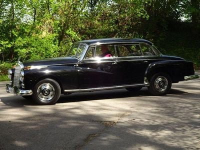 Second-hand Mercedes 300 160 CP (117 kW) 1960 Negru Berlinǎ