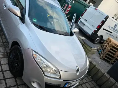 Używany Renault Mégane 2009 Srebrny Sedan/Limuzyna
