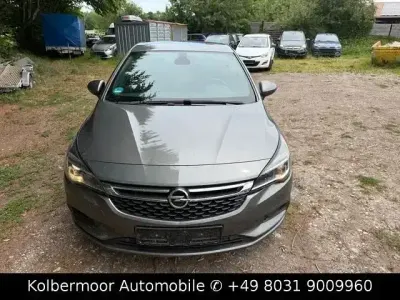 Gebraucht Opel Astra Dynamic 125 PS (91 kW) 2016 Grau Limousine