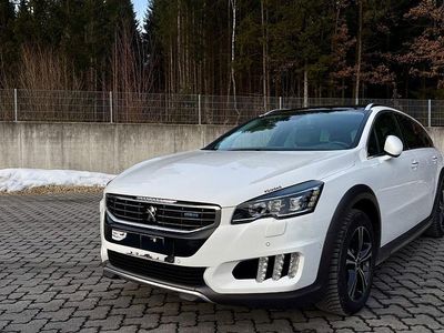Weiß Gebraucht 2015 Peugeot 508 RXH Kombi | 9.999 €