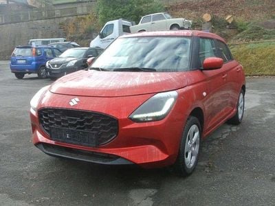 Gebraucht Suzuki Swift Comfort 83 PS (61 kW) 2024 Burning red pearl metallic Kleinwagen