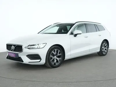 Gebraucht Volvo V60 Core 197 PS (144 kW) 2022 Crystal white Kombi