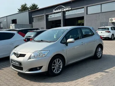 Gebraucht Toyota Auris Life 101 PS (74 kW) 2009 Silber Kleinwagen