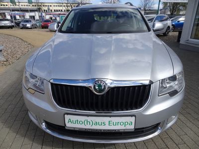 Gebraucht Skoda Superb Ambition 140 PS (102 kW) 2012 Silber metallic Kombi