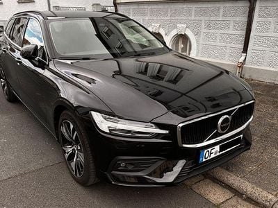 Gebraucht Volvo V60 Core 163 PS (119 kW) 2024 Schwarz Kombi