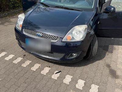 Gebraucht Ford Fiesta 68 PS (50 kW) 2007 Blau Kleinwagen