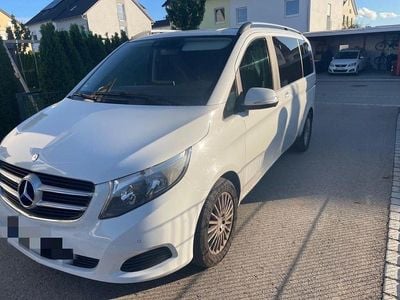 Mercedes V220
