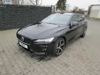 Używany Volvo V60 Plus 197 KM (144 kW) 2024 Czarny Kombi