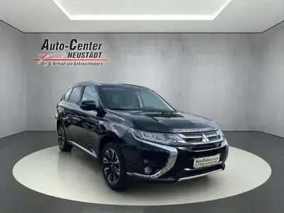 Gebraucht Mitsubishi Outlander P-HEV Plus 145 PS (106 kW) 2018 Schwarz SUV