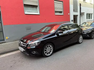 Gebraucht Mercedes A180 109 PS (80 kW) 2015 Schwarz Limousine