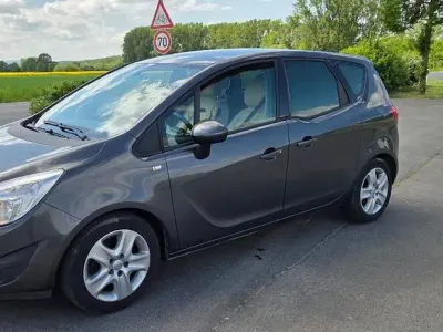 Gebraucht Opel Meriva 105 PS (77 kW) 2010 Schwarz Van / Kleinbus