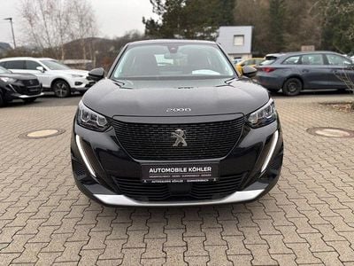 Gebraucht Peugeot e-2008 Active 100 kW (136 PS) 2022 Schwarz SUV