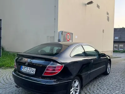 Gebraucht Mercedes C180 125 PS (91 kW) 2001 Schwarz Coupé