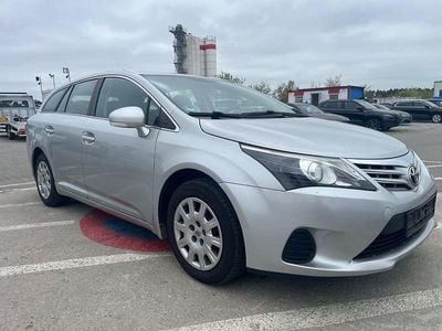Usata Toyota Avensis 132 CV (97 kW) 2012 Argento Berlina