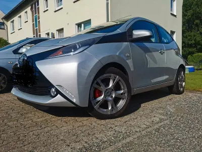 Gebraucht Toyota Aygo 69 PS (50 kW) 2016 Grau Kleinwagen
