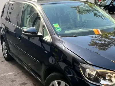 Gebraucht VW Touran Life 140 PS (102 kW) 2013 Schwarz Van / Kleinbus