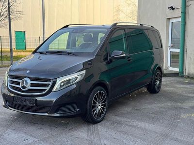 Schwarz Gebraucht 2015 Mercedes V250 Avantgarde Van / Kleinbus | 23.500 €