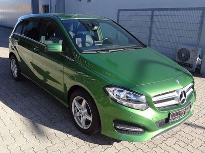 Gebraucht Mercedes B180 122 PS (89 kW) 2017 Elbait gruen  metallic Van / Kleinbus