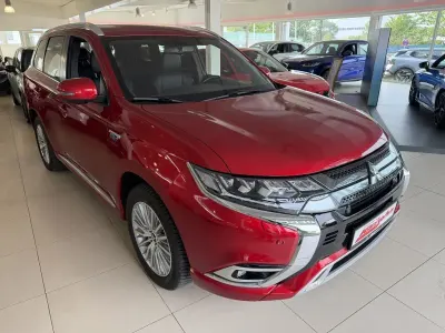 Gebraucht Mitsubishi Outlander P-HEV Spirit 224 PS (164 kW) 2020 Rot SUV