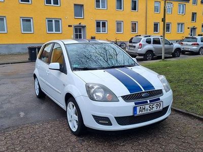 Weiß Gebraucht 2008 Ford Fiesta ST-Line Limousine | 2.500 € (Fairer Preis)