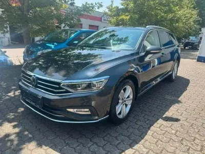 Gebraucht VW Passat Elegance 200 PS (147 kW) 2023 Grau Kombi
