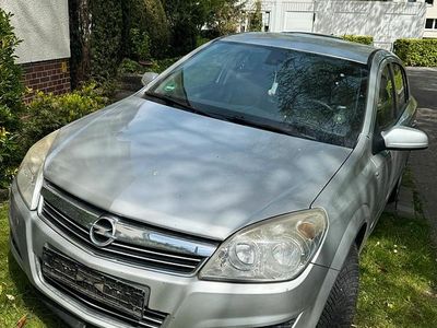 Second-hand Opel Astra 114 CP (83 kW) 2006 Argintiu Berlinǎ