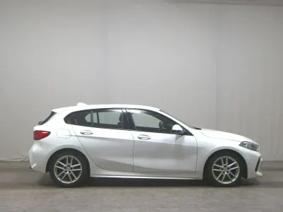 Begagnad BMW 120 M Sport 190 HK (139 kW) 2020 Vit Halvkombi