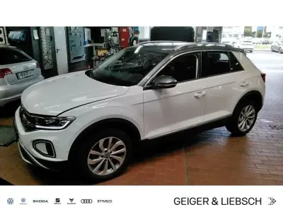 Gebraucht VW T-Roc Style 150 PS (110 kW) 2022 Pure white/indiumgrau metallic SUV