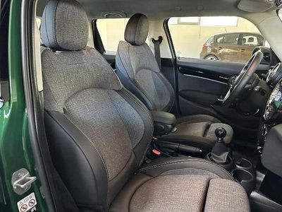 Usado Mini Cooper Classic 136 HP (100 kW) 2021 Verde Citadino