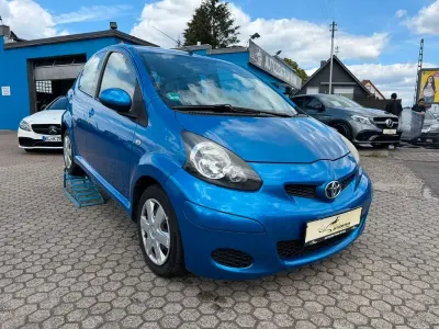 Gebraucht Toyota Aygo Cool 68 PS (50 kW) 2011 Blau Kleinwagen