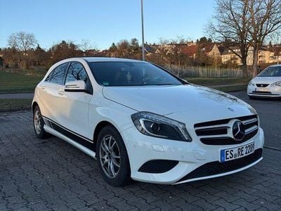 Gebraucht Mercedes A180 Urban 122 PS (89 kW) 2012 Weiß Limousine
