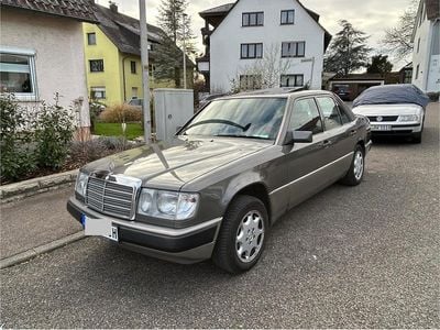 Grau Gebraucht 1991 Mercedes 200 Limousine | 5.700 €