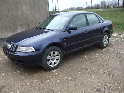 Gebraucht Audi A4 125 PS (91 kW) 1998 Blau Limousine