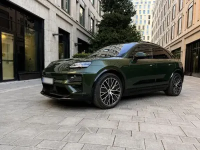 Gebraucht Porsche Macan Turbo Electric 469 kW (639 PS) 2024 Grün SUV