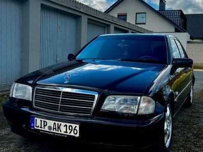 Second-hand Mercedes C200 136 CP (100 kW) 2000 Negru Berlinǎ
