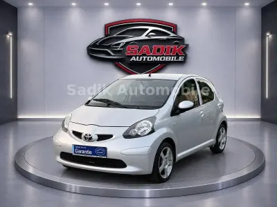Gebraucht Toyota Aygo 68 PS (50 kW) 2006 Silber Kleinwagen