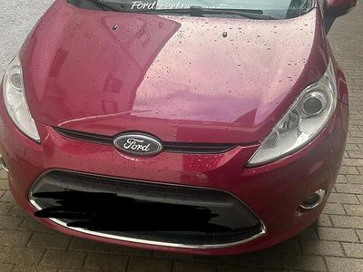 Rot Gebraucht 2011 Ford Fiesta Kleinwagen | 2.100 € (Guter Preis)
