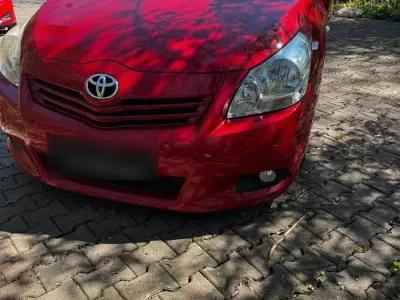 Gebraucht Toyota Verso 126 PS (92 kW) 2013 Rot Van / Kleinbus