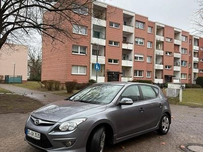 Gebraucht Hyundai i30 Edition 109 PS (80 kW) 2011 Grau Kleinwagen