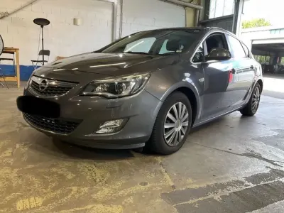 Gebraucht Opel Astra Cosmo 160 PS (117 kW) 2010 Grau Limousine