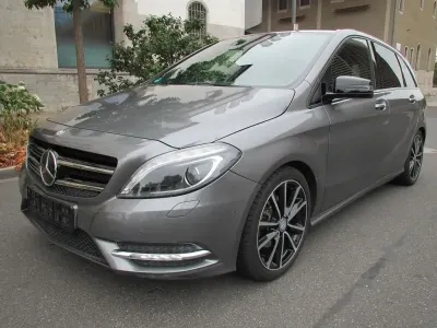 Gebraucht Mercedes B180 122 PS (89 kW) 2014 Grau Kleinwagen