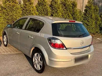 Gebraucht Opel Astra 90 PS (66 kW) 2009 Gold Limousine