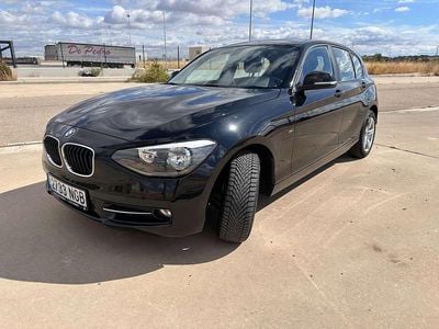 Schwarz Gebraucht 2023 BMW 116 Sport Line Kleinwagen | 11.199 €